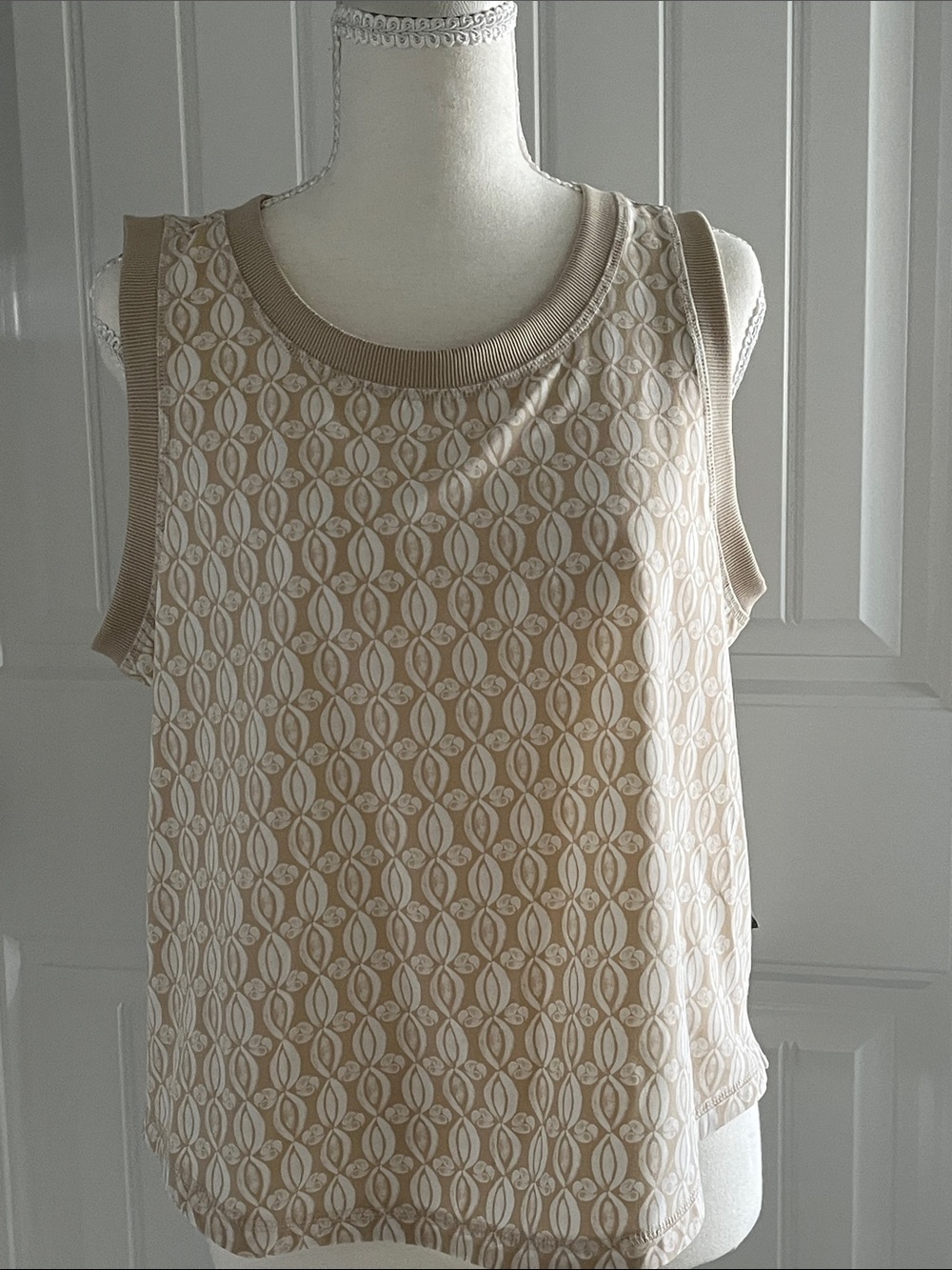 Talbots Beige & White Geometric Knit Tank